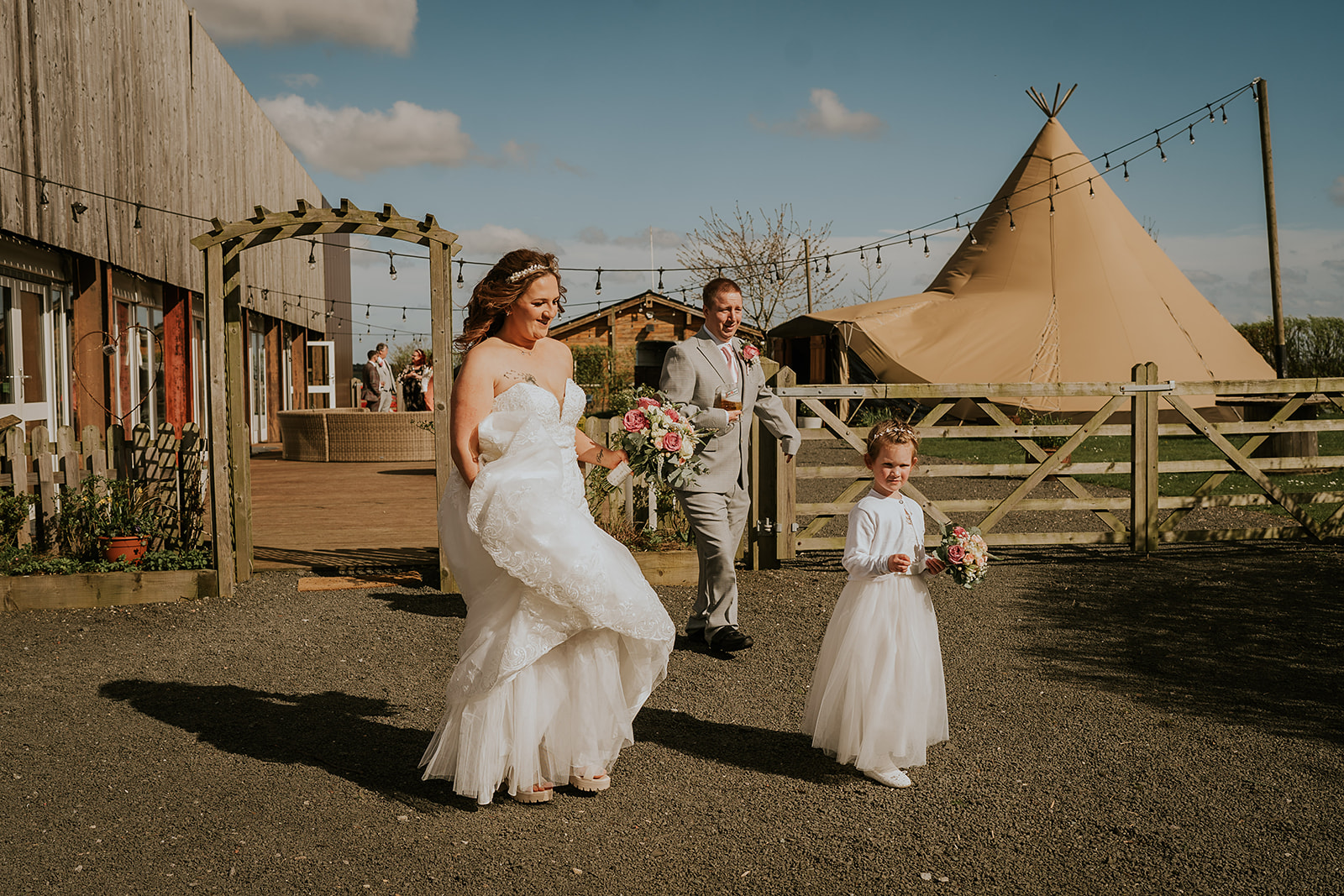 Jess and Gary wedding venue details and decoration