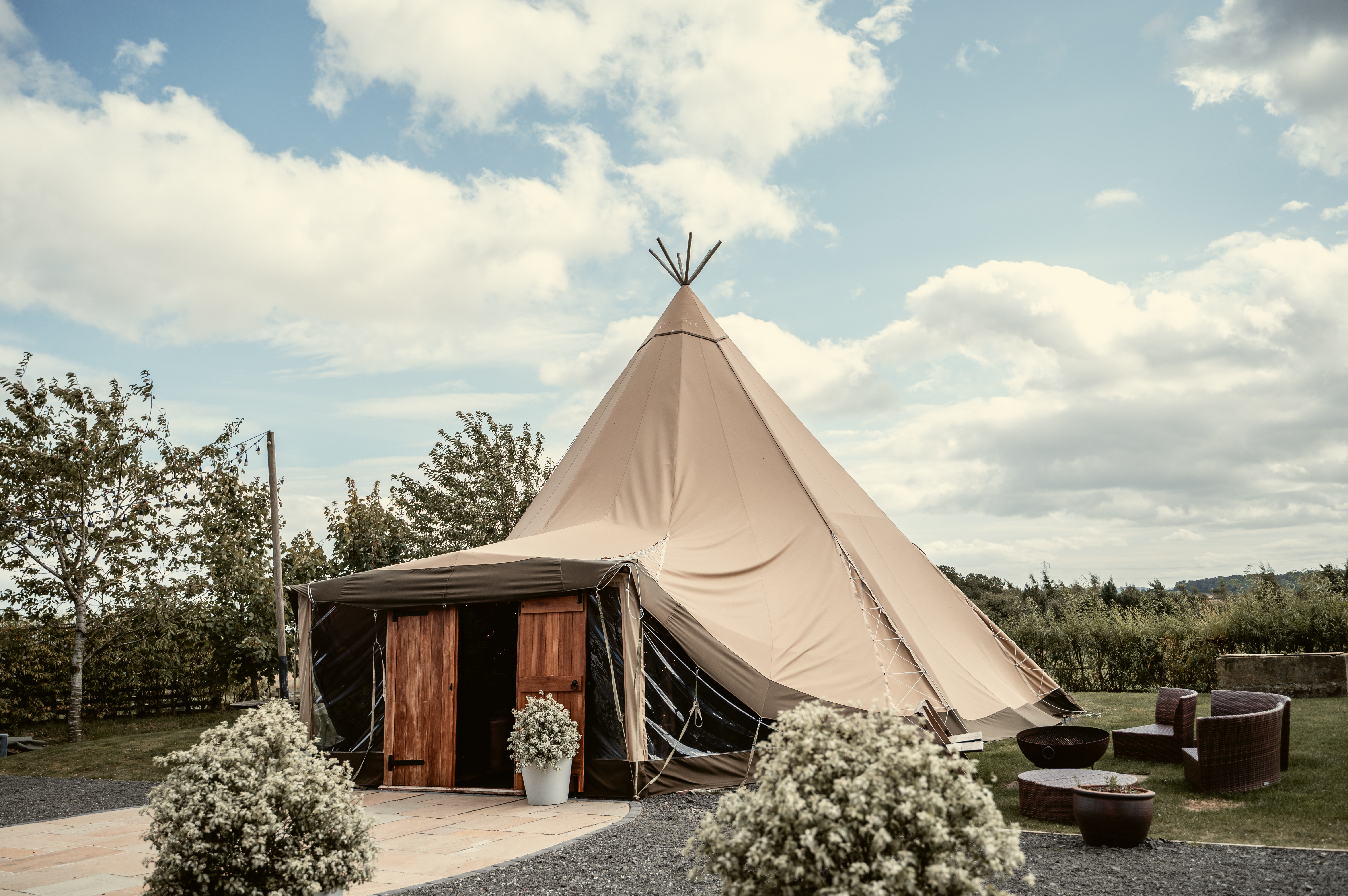 Nigel and Sami beautiful twilight wedding on 22nd August at Vallum Weddings